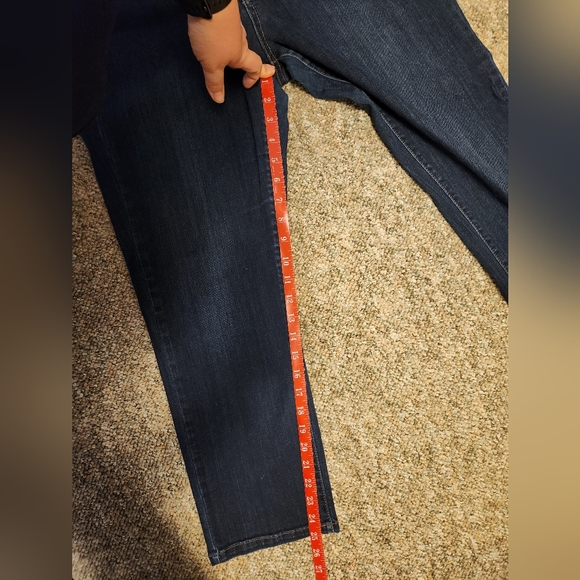 Santana cropped jeans. Size 10 - Picture 4 of 4